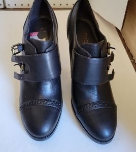 Victor Alfaro size 8.5 black heels buckles NWT